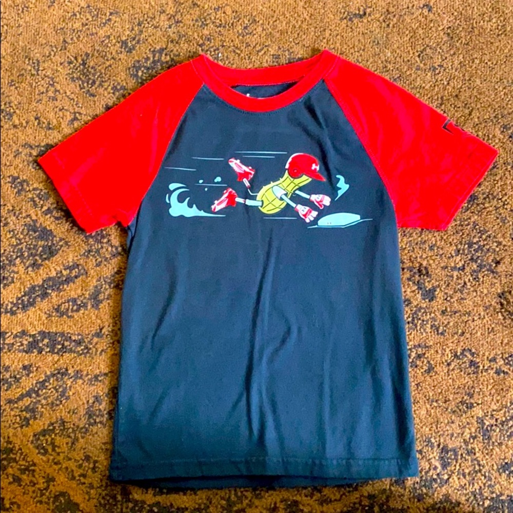 Under armor boys shirt